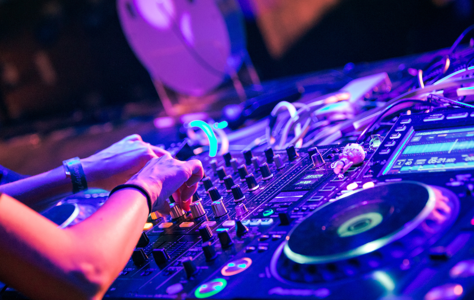 Live Music & DJ Setup